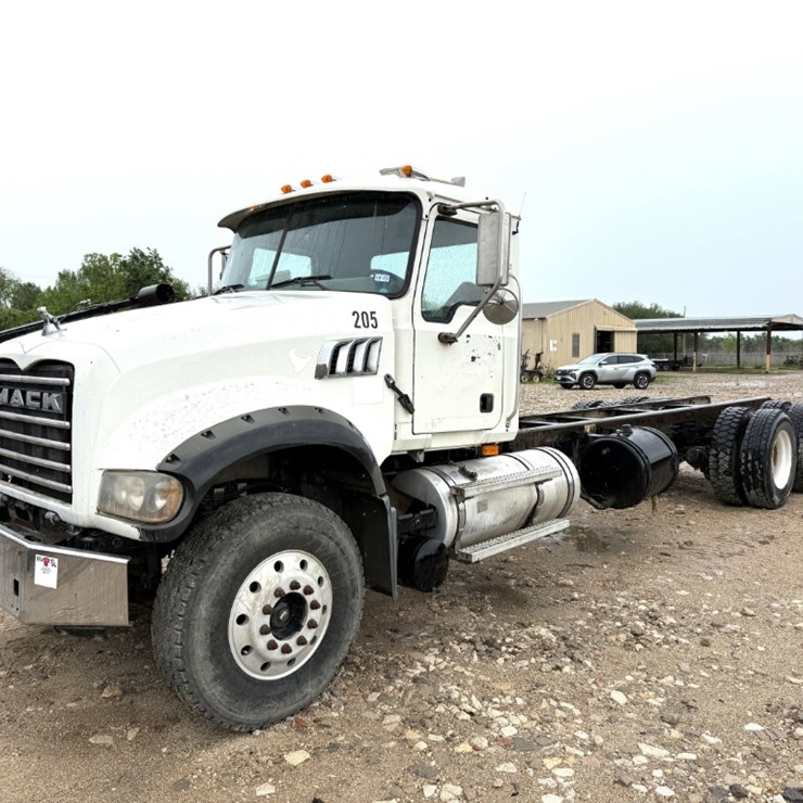2009 MACK GRANITE GU713