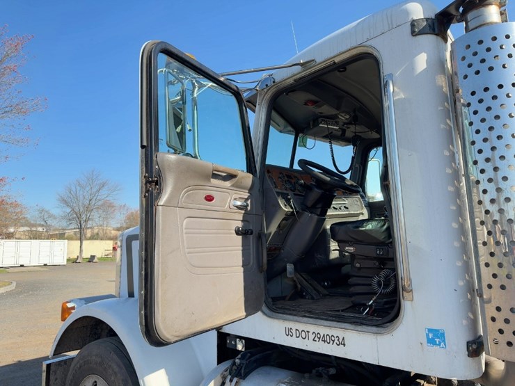 2007-peterbilt-378-image-24
