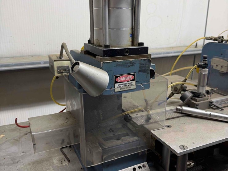 assembly-machine-w/-many-extras-image-2