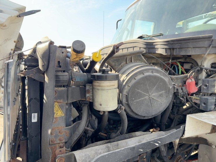 2013-international-7300-image-12