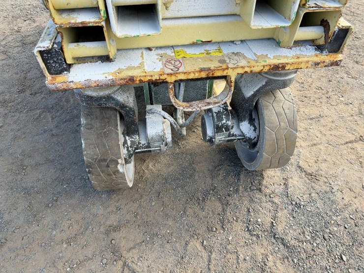 2005-jlg-2630es-image-7