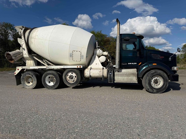 2014-peterbilt-567-image-3