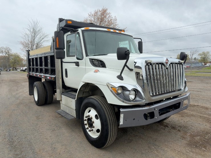 2016-international-7400-image-7