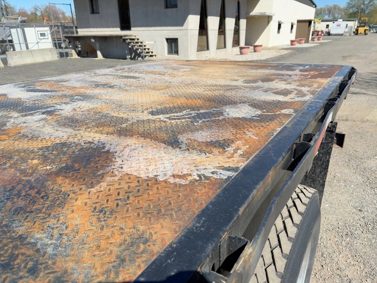 2014-peterbilt-337-image-15