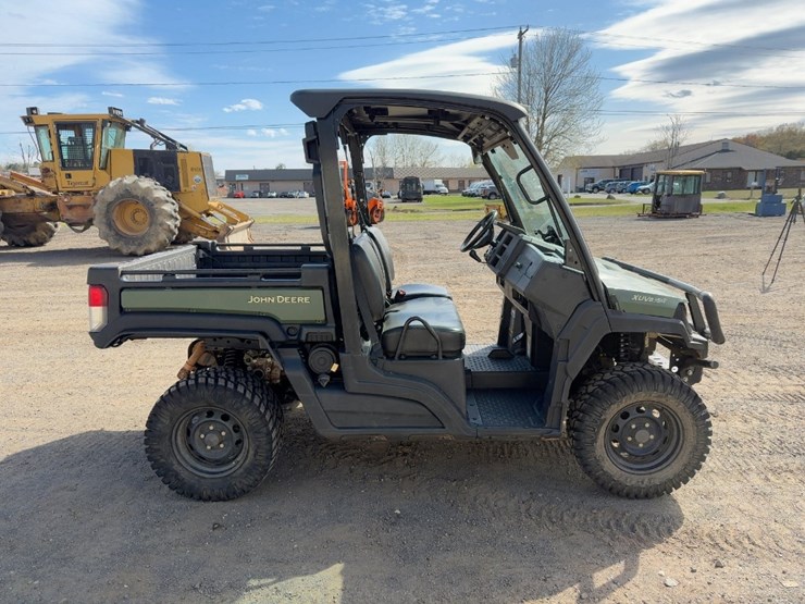 2022-john-deere-gator-image-6