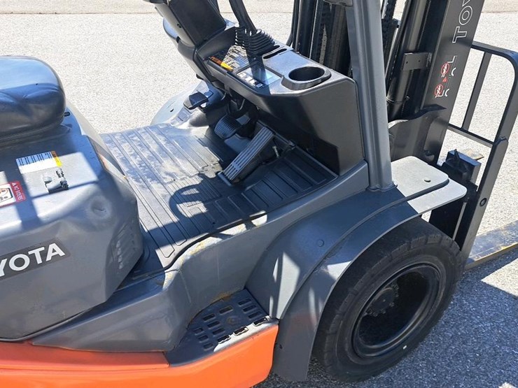 2020-toyota-8fgu25-image-24