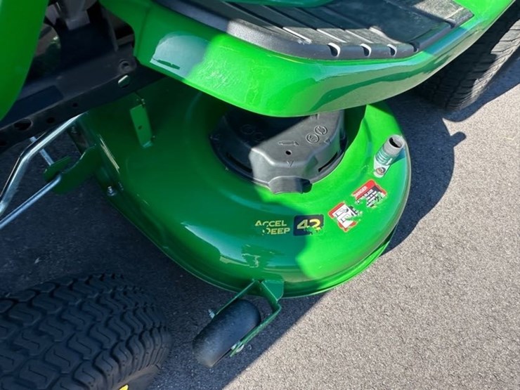 2023-john-deere-x330-image-6