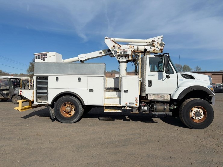 2013-international-7300-image-6