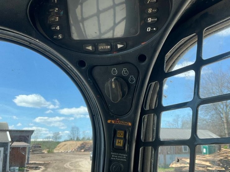 2021-bobcat-t870-image-69