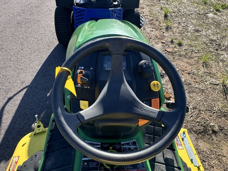 2017-john-deere-x580-image-11