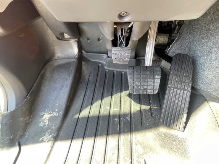 2020-freightliner-m2-106-image-68