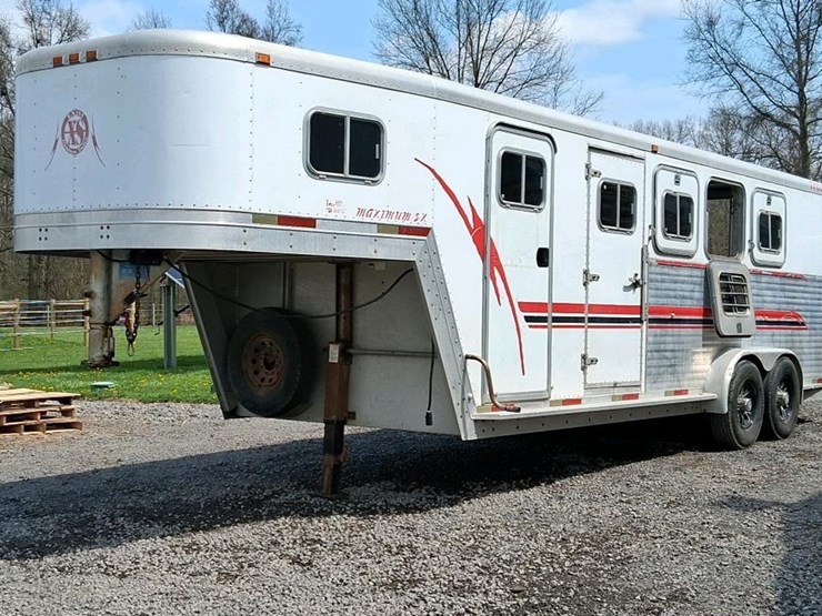 #142-•-1999-exiss-3-slant-aluminum-6-horse-capacity-trailer-image-1