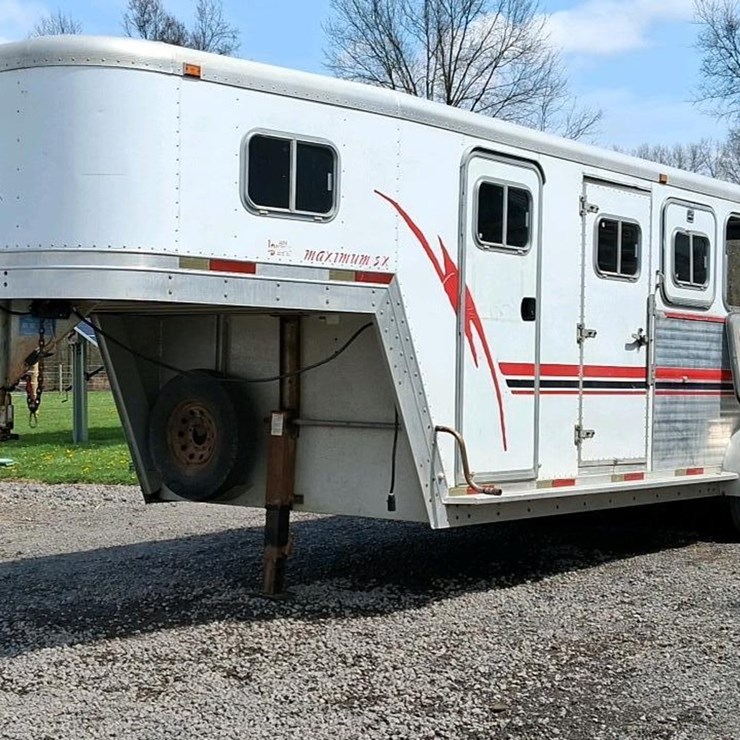 #142 • 1999 Exiss 3 slant Aluminum 6 Horse Capacity Trailer