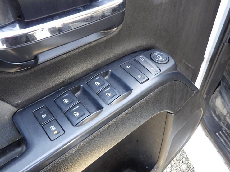 2017-chevrolet-2500hd-image-28