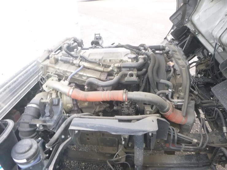 2023-isuzu-nrr-image-17