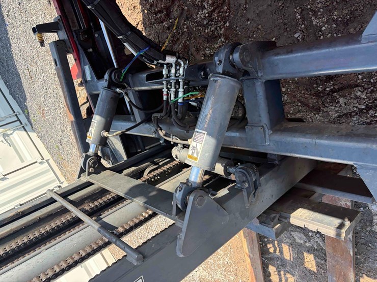 2016-moffett-m8-55.4-image-7