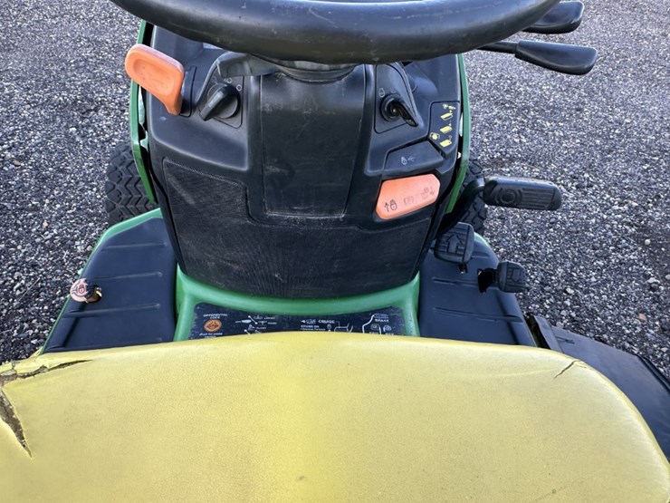 john-deere-x585-image-8