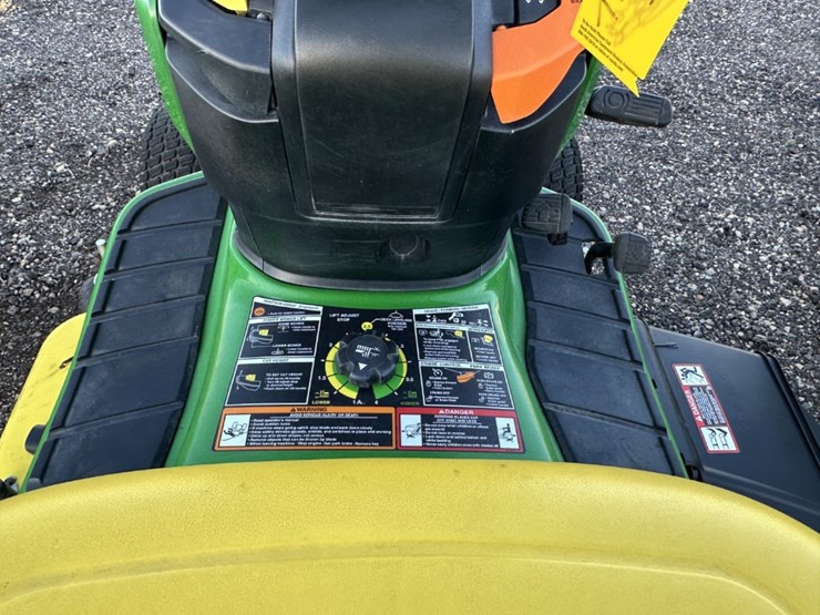 2020-john-deere-x390-image-8