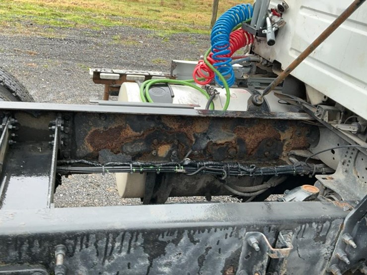 #137-•-2009-volvo-isx-semi-truck-image-57