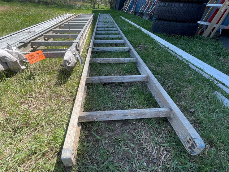 #7436-•-(2)-aluminum-ladders-image-2