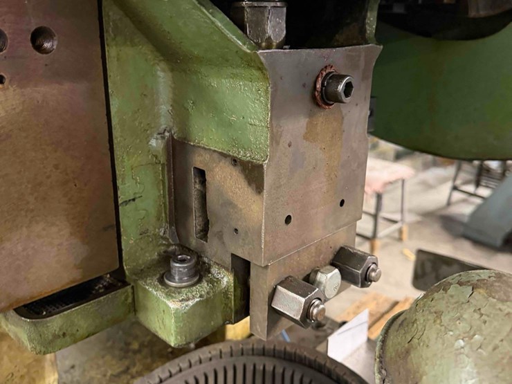 v&o-15-ton-vertical-press-image-10