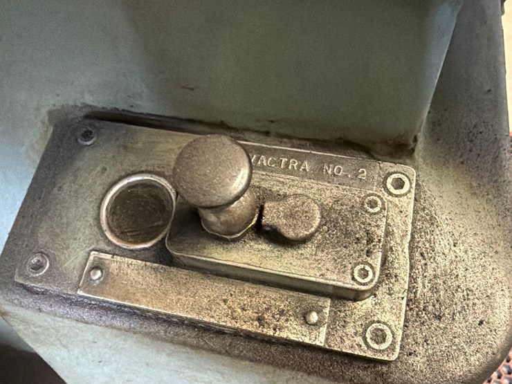american-machine-tool-abrasive-618-surface-grinder-image-6