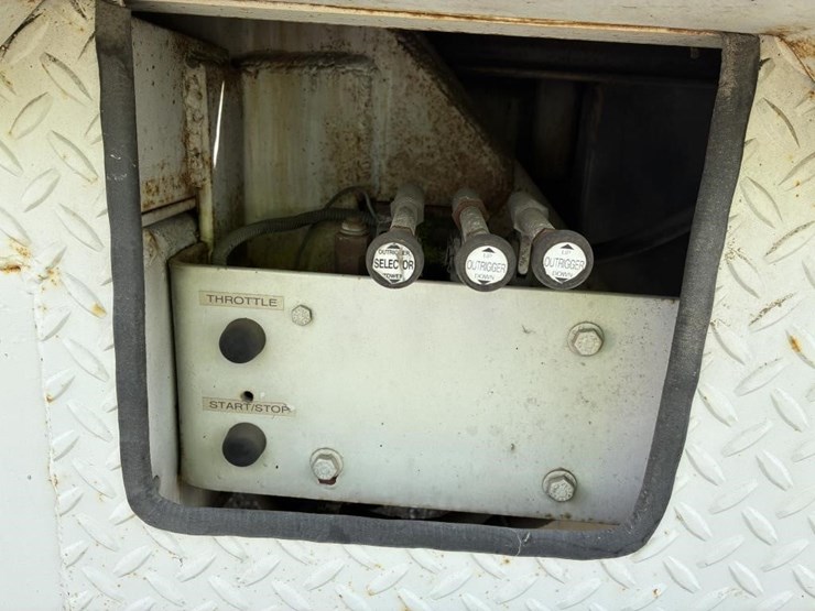 2005-international-durastar-4400-image-13