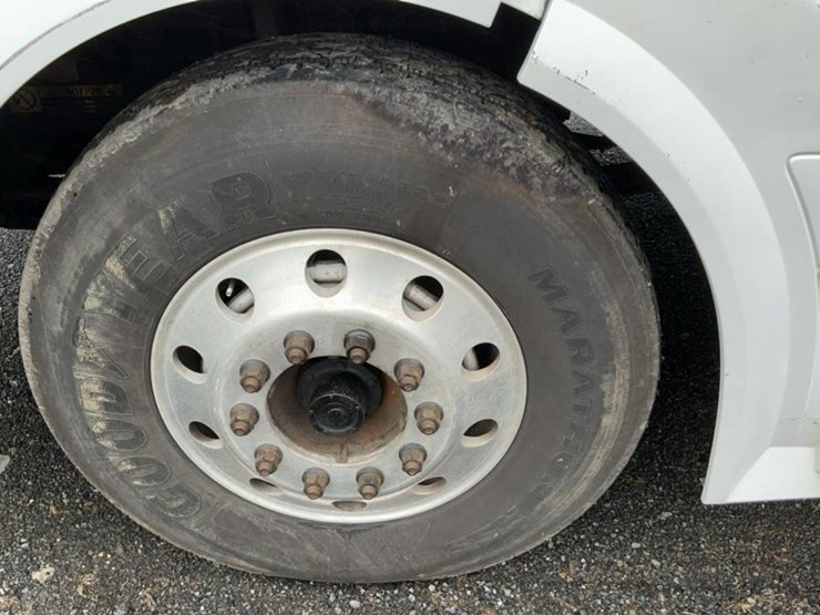 #137-•-2009-volvo-isx-semi-truck-image-65