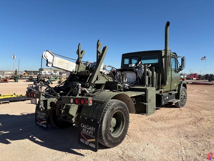 2001-freightliner-fl70-image-3