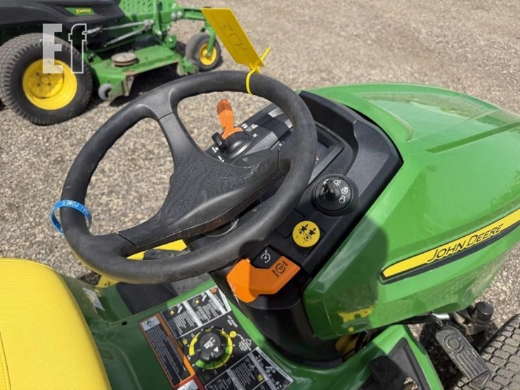 2022-john-deere-x380-image-19
