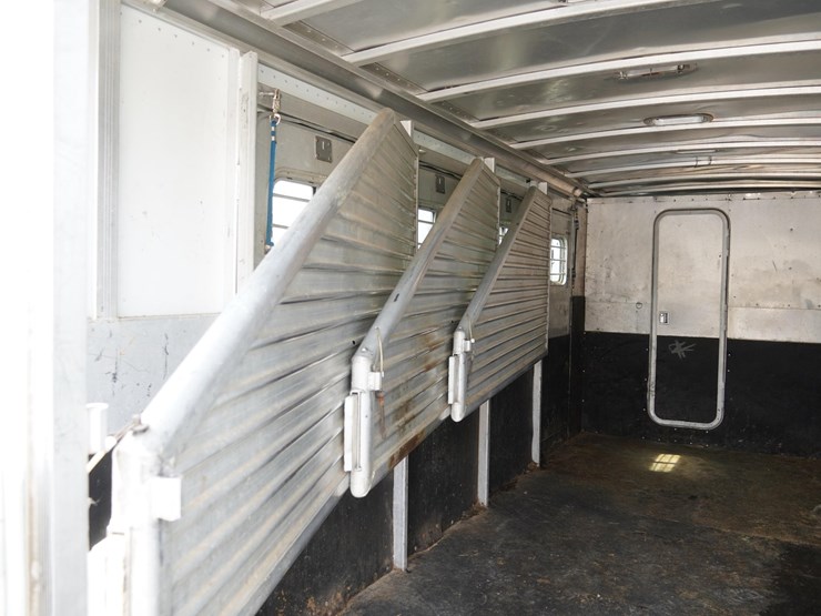 #142-•-1999-exiss-3-slant-aluminum-6-horse-capacity-trailer-image-58