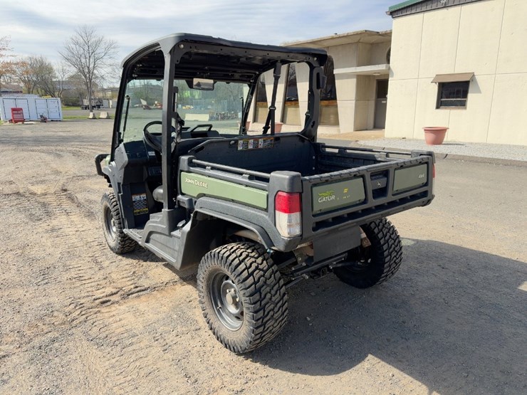 2022-john-deere-gator-image-3