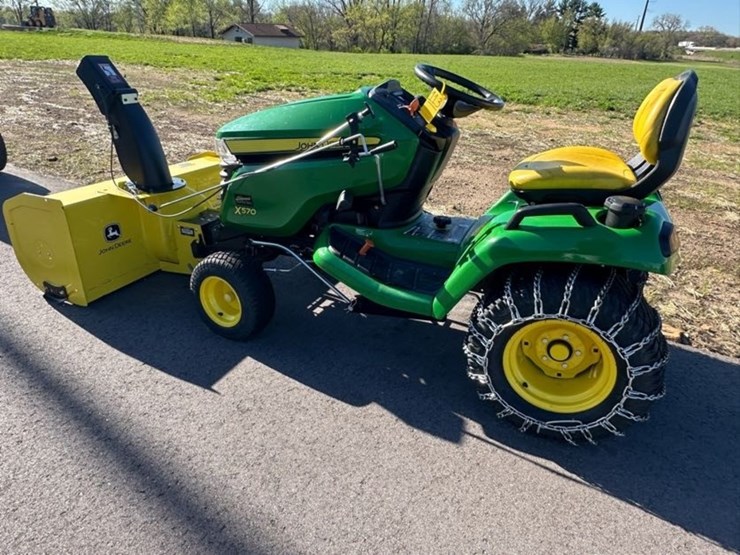 2024-john-deere-x570-image-2