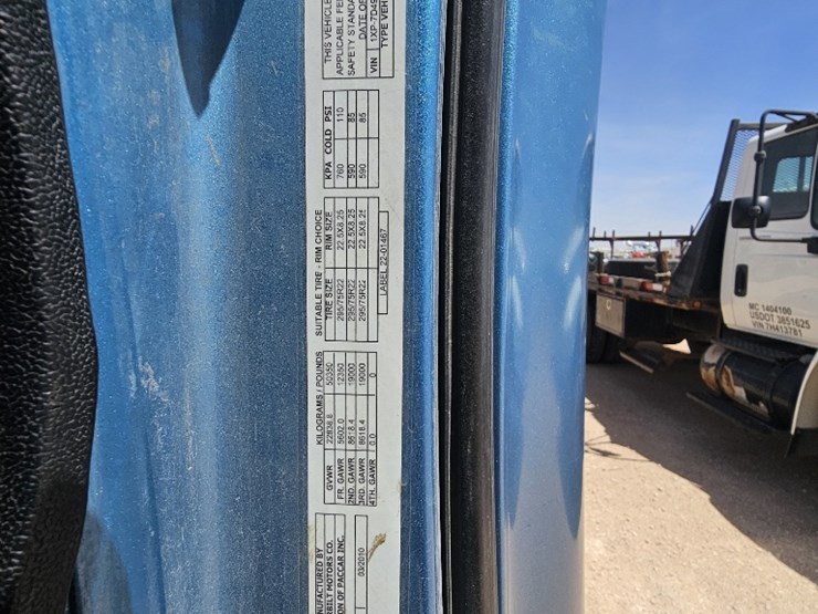 2011-peterbilt-387-image-7