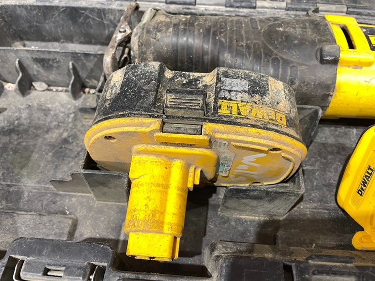 #5048-•-(2)-dewalt-reciprocating-saws-image-13