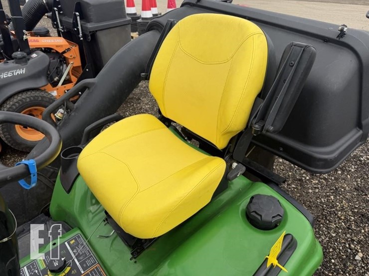 2017-john-deere-x738-image-26