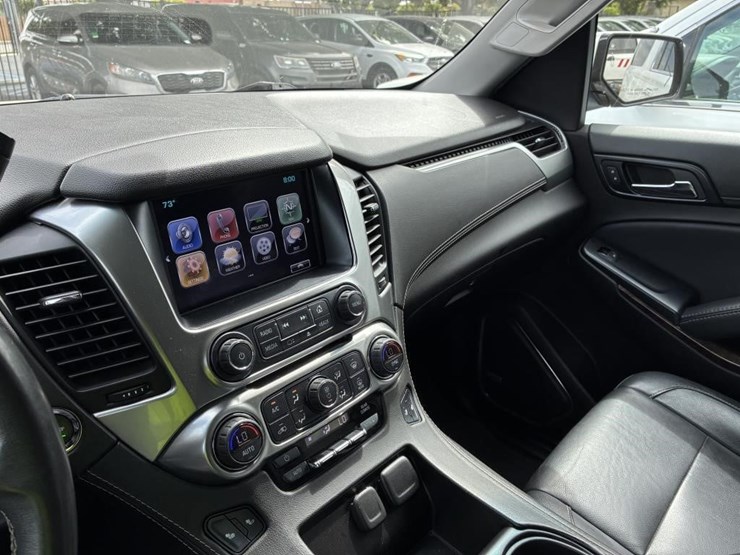 2017-chevrolet-tahoe-lt-image-17