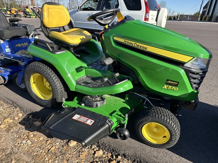 2024-john-deere-x570-image-4