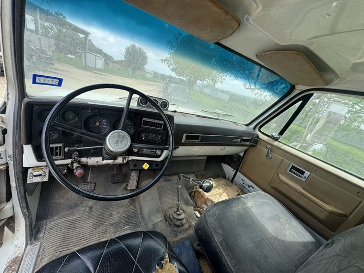 1994-gmc-7000-image-17