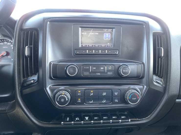 2022-chevrolet-silverado-6500hd-image-11