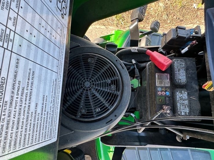 2023-john-deere-x330-image-12