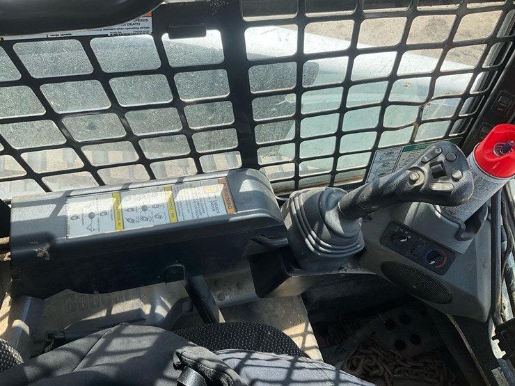 2021-bobcat-t870-image-70