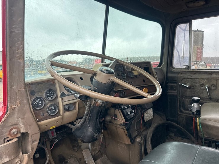 1983-mack-dm686s-image-19