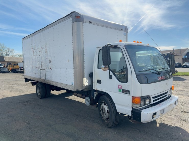 2004-gmc-w5500-image-7