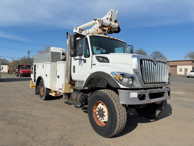 2013-international-7300-image-7