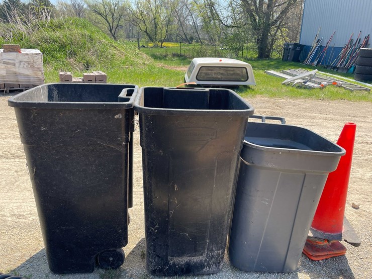 #7465-•-garbage-cans-image-4