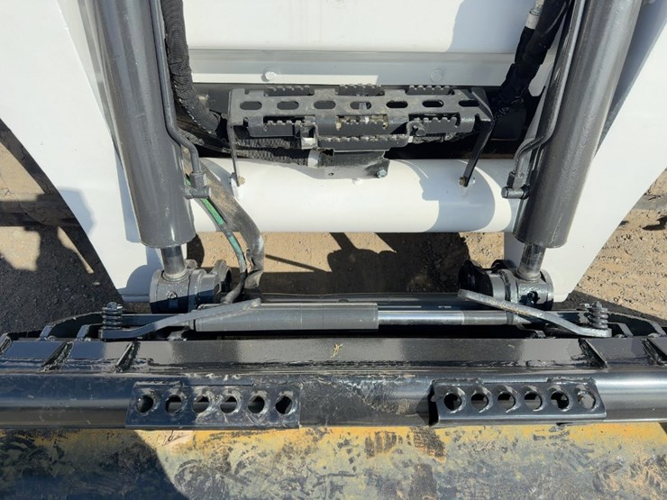 2020-bobcat-t870-image-10