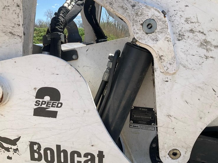 2021-bobcat-t870-image-52
