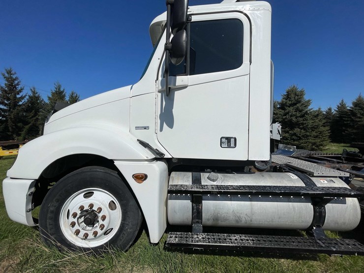 #7157-•-2006-freightliner-columbia-(has-wi-title)-image-9