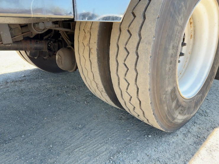 2004-international-durastar-4300-image-13